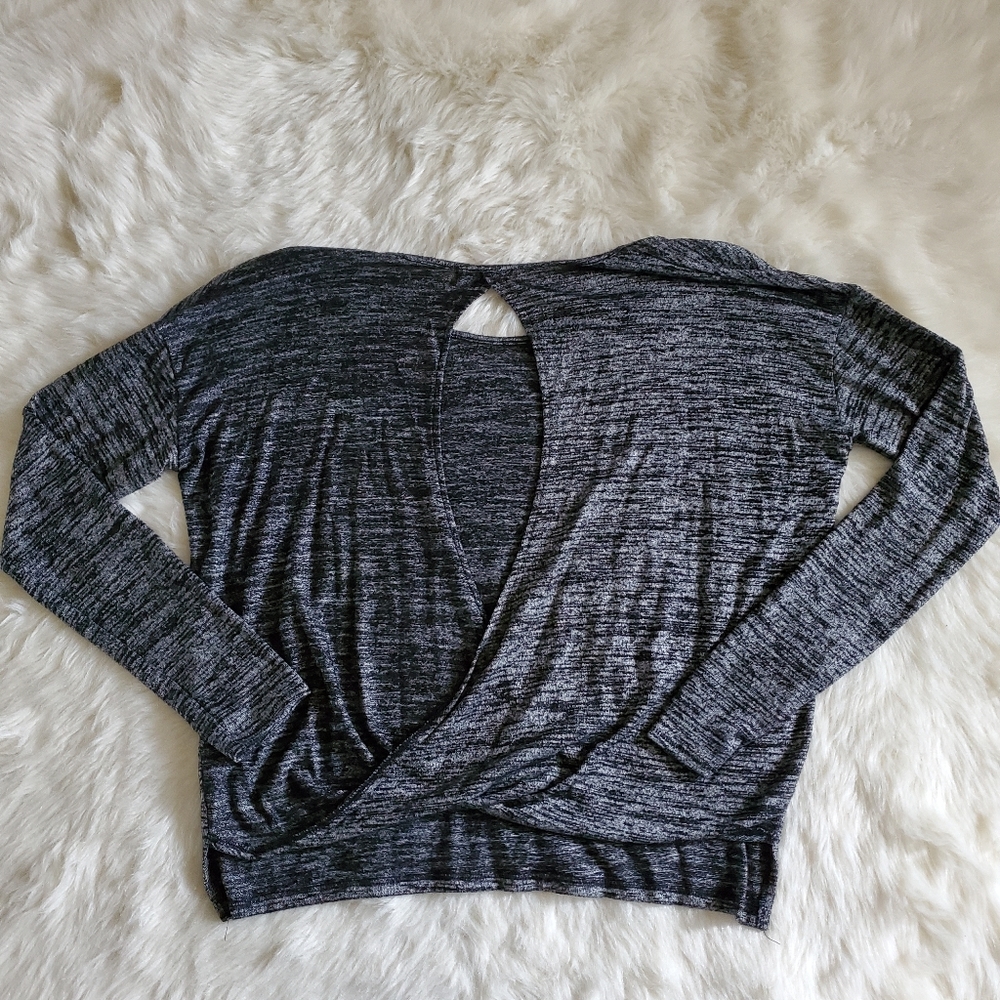 Rag & Bone Mia Long Sleeve Back Cutout Top Size Medium - Picture 4 of 10